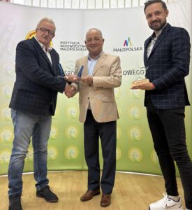 zdjęcie z wręczenia podziękowań